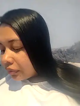 Snapshot of Alessandraa- chatting on 02-22-26, 03:21 Alessandraa- online show from 02-22-26, 03:21