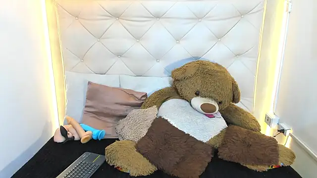 MaicolParker  online show from 04-18-26, 02:21