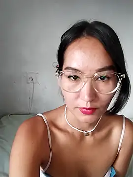 Snapshot of Luu-Lii777 chatting on 10-20-25, 09:43 Luu-Lii777 online show from 10-20-25, 09:43