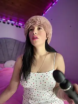 Mia salinass online show from 05-18-26, 05:57