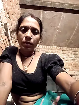 Snapshot of Xx_pooja chatting on 09-28-25, 02:55 Xx pooja online show from 09-28-25, 02:55