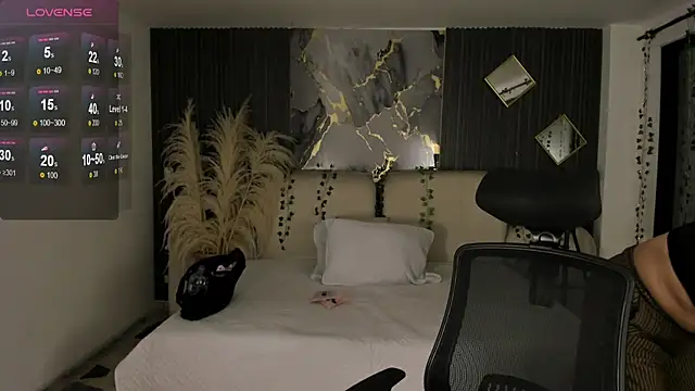 Snapshot of SarahCastro1_ chatting on 01-14-26, 02:06 SarahCastro1 online show from 01-14-26, 02:06