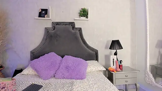 Snapshot of SarahCastro1_ chatting on 07-19-26, 04:27 SarahCastro1 online show from 07-19-26, 04:27