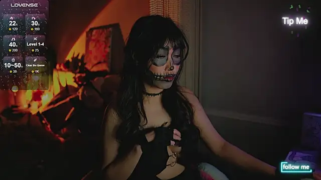 Kami Lee XO online show from 10-31-25, 07:37