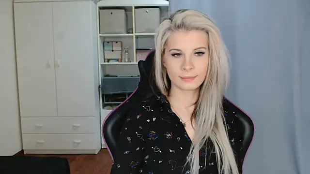 KristineGlow online show from 04-20-26, 06:16