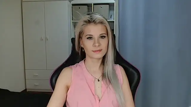 Snapshot of KristineGlow chatting on 04-23-26, 06:14 KristineGlow online show from 04-23-26, 06:14