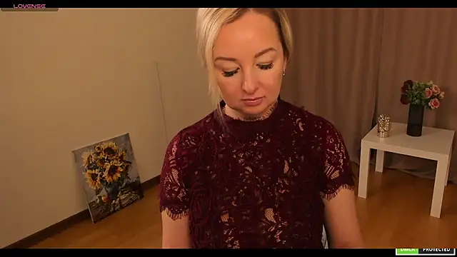 Snapshot of sexmom8 chatting on 10-01-25, 06:52 sexmom8 online show from 10-01-25, 06:52