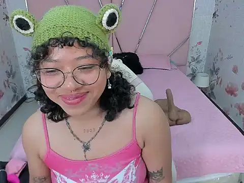 Snapshot of SafiroAgataaa chatting on 09-09-25, 12:26 SafiroAgataaa online show from 09-09-25, 12:26