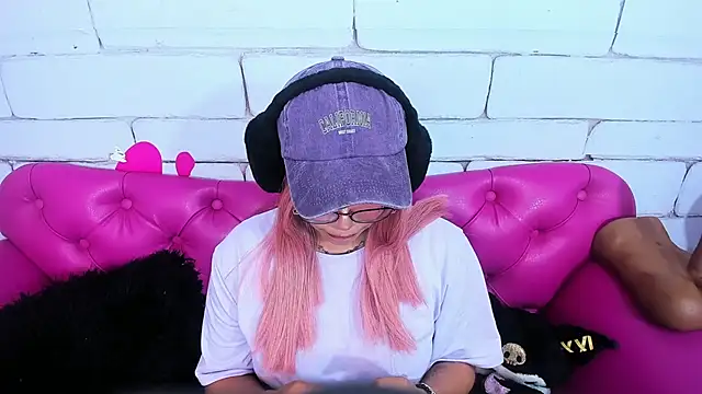 Snapshot of SafiroAgataaa chatting on 09-30-25, 12:15 SafiroAgataaa online show from 09-30-25, 12:15