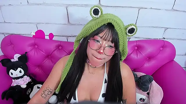 Snapshot of SafiroAgataaa chatting on 11-04-25, 11:59 SafiroAgataaa online show from 11-04-25, 11:59