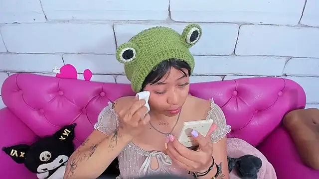 Snapshot of SafiroAgataaa chatting on 11-12-25, 02:45 SafiroAgataaa online show from 11-12-25, 02:45