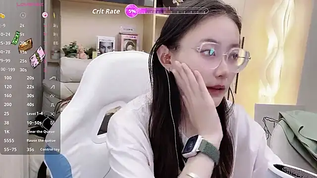 Snapshot of Naiyi-babe chatting on 10-10-25, 03:55 Naiyi-babe online show from 10-10-25, 03:55