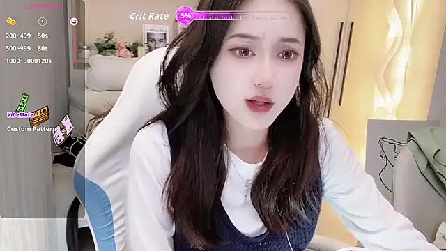 Snapshot of Naiyi-babe chatting on 10-13-25, 04:18 Naiyi-babe online show from 10-13-25, 04:18