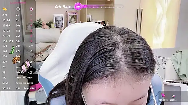 Snapshot of Naiyi-babe chatting on 10-20-25, 04:07 Naiyi-babe online show from 10-20-25, 04:07