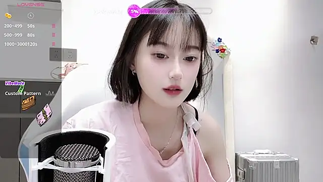 Snapshot of Naiyi-babe chatting on 10-31-25, 03:13 Naiyi-babe online show from 10-31-25, 03:13