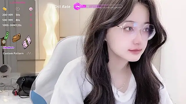 Snapshot of Naiyi-babe chatting on 11-21-25, 03:44 Naiyi-babe online show from 11-21-25, 03:44