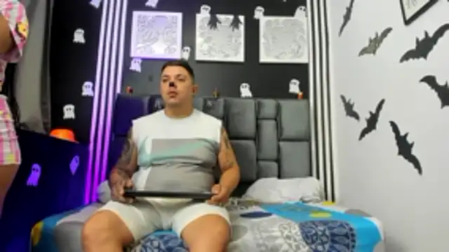 Snapshot of Hornycouple_Hot chatting on 10-15-25, 12:38 Hornycouple Hot online show from 10-15-25, 12:38