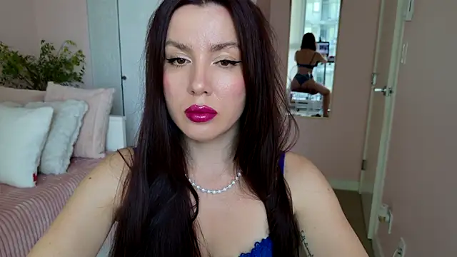 Snapshot of SirenSwitch chatting on 09-19-25, 08:42 SirenSwitch online show from 09-19-25, 08:42