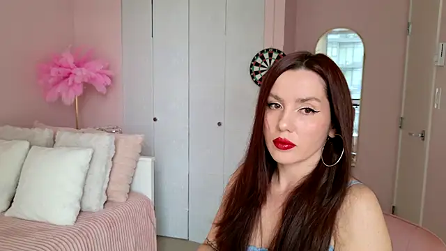 Snapshot of SirenSwitch chatting on 11-05-25, 09:04 SirenSwitch online show from 11-05-25, 09:04