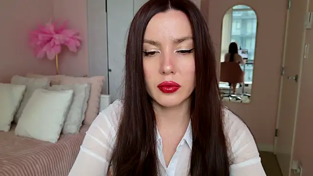 Snapshot of SirenSwitch chatting on 11-15-25, 09:21 SirenSwitch online show from 11-15-25, 09:21