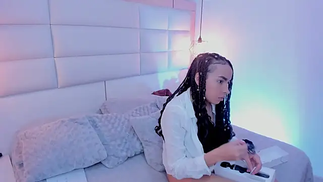 Lucia jane online show from 02-08-26, 10:02