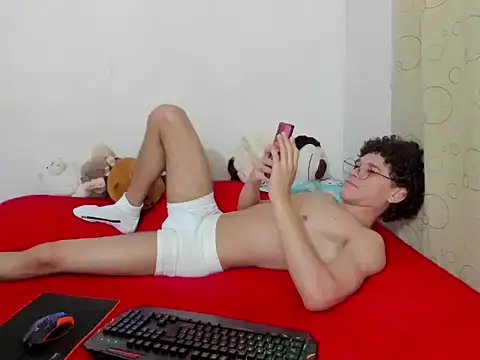 Snapshot of Tom_Blues chatting on 10-08-25, 01:53 Tom Blues online show from 10-08-25, 01:53