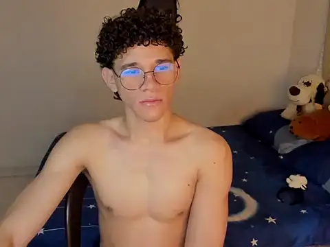 Snapshot of Tom_Blues chatting on 10-22-25, 10:59 Tom Blues online show from 10-22-25, 10:59