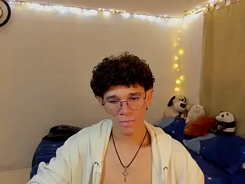 Snapshot of Tom_Blues chatting on 10-29-25, 12:29 Tom Blues online show from 10-29-25, 12:29