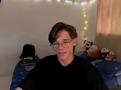 Snapshot of Tom_Blues chatting on 10-30-25, 05:35 Tom Blues online show from 10-30-25, 05:35