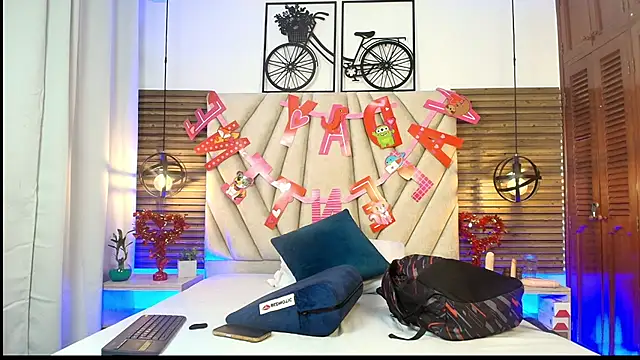 Snapshot of elizawiliamst chatting on 09-15-25, 12:05 elizawiliamst online show from 09-15-25, 12:05