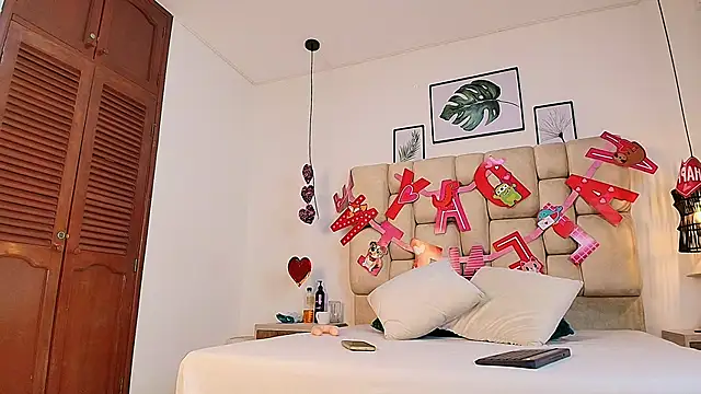 Snapshot of elizawiliamst chatting on 09-18-25, 12:40 elizawiliamst online show from 09-18-25, 12:40