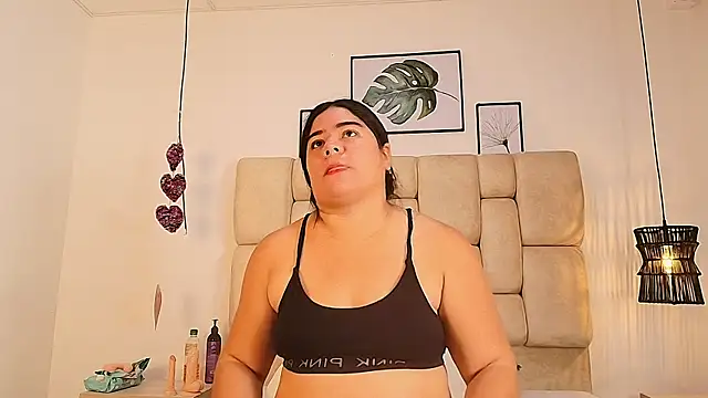 Snapshot of elizawiliamst chatting on 09-23-25, 12:19 elizawiliamst online show from 09-23-25, 12:19