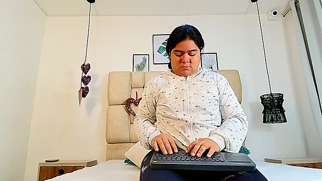 Snapshot of elizawiliamst chatting on 09-27-25, 11:48 elizawiliamst online show from 09-27-25, 11:48