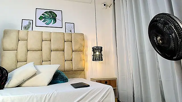 Snapshot of elizawiliamst chatting on 10-02-25, 11:50 elizawiliamst online show from 10-02-25, 11:50