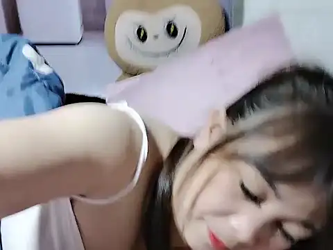 Snapshot of Lyly_nuce chatting on 11-13-25, 01:21 Lyly nuce online show from 11-13-25, 01:21