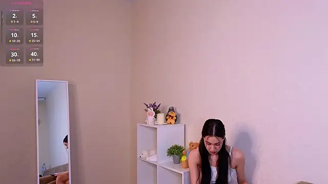 miacuteeee online show from 10-24-25, 05:09