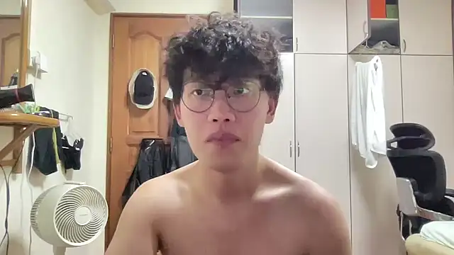 Snapshot of Passionatetwink2 chatting on 11-08-25, 04:18 Passionatetwink2 online show from 11-08-25, 04:18