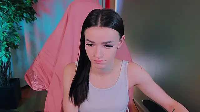 Snapshot of E_l_i_z_e_ chatting on 09-26-25, 05:33 E l i z e online show from 09-26-25, 05:33