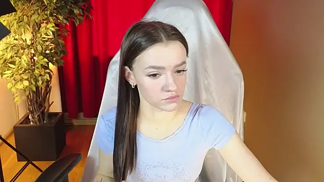 Snapshot of E_l_i_z_e_ chatting on 10-08-25, 05:16 E l i z e online show from 10-08-25, 05:16