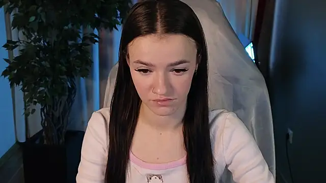 Snapshot of E_l_i_z_e_ chatting on 10-17-25, 05:21 E l i z e online show from 10-17-25, 05:21