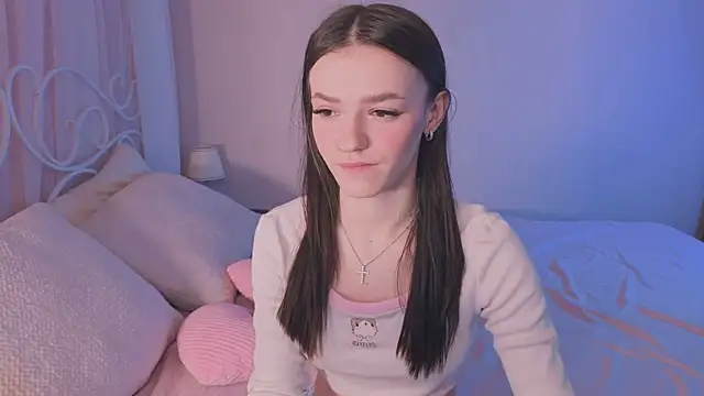 Snapshot of E_l_i_z_e_ chatting on 11-18-25, 05:23 E l i z e online show from 11-18-25, 05:23