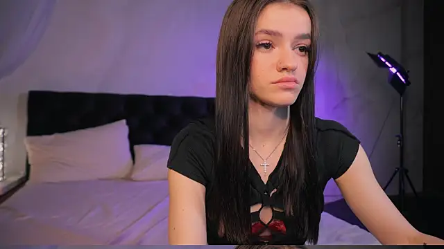 Snapshot of E_l_i_z_e_ chatting on 11-21-25, 05:17 E l i z e online show from 11-21-25, 05:17