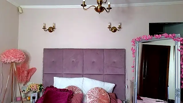 Nicole Bond online show from 02-21-26, 04:35