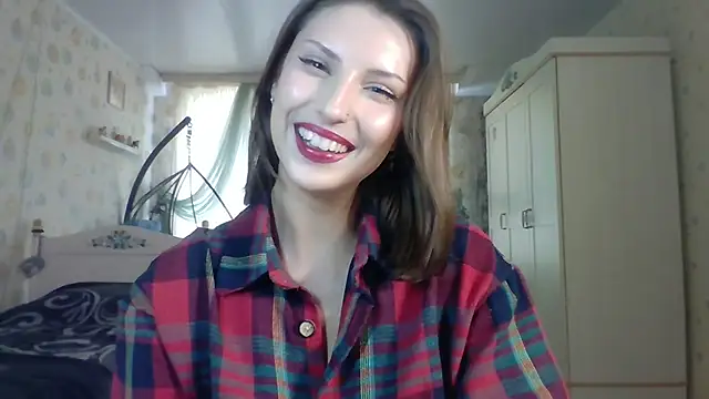 Snapshot of RuxaShade chatting on 10-06-25, 11:07 RuxaShade online show from 10-06-25, 11:07