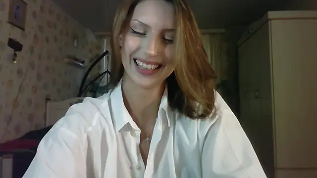 Snapshot of RuxaShade chatting on 10-14-25, 11:22 RuxaShade online show from 10-14-25, 11:22