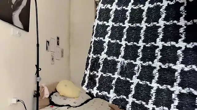 Snapshot of MaiLiiil chatting on 01-11-26, 02:55 MaiLiiil online show from 01-11-26, 02:55