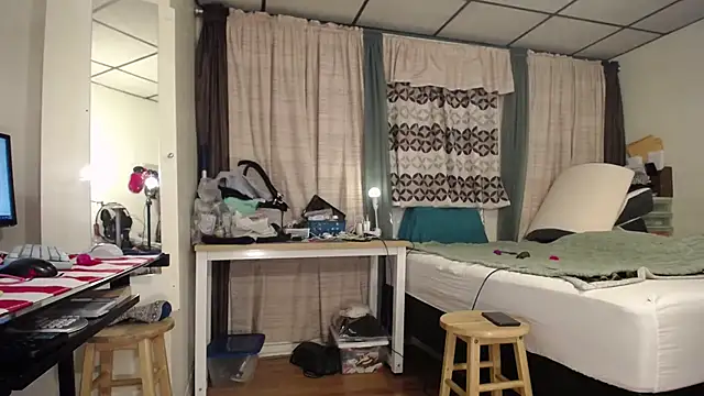 Snapshot of ANALTRAINING4U2 chatting on 02-24-25, 04:49 ANALTRAINING4U2 online show from 02-24-25, 04:49