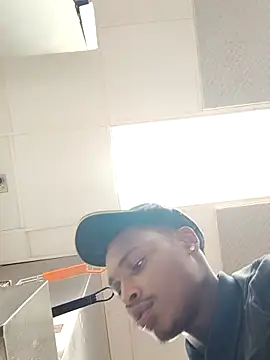 Snapshot of Dropdingo chatting on 11-15-25, 01:40 Dropdingo online show from 11-15-25, 01:40