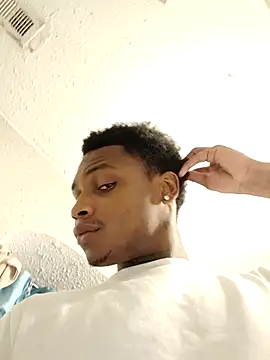 Snapshot of Dropdingo chatting on 12-15-25, 01:10 Dropdingo online show from 12-15-25, 01:10