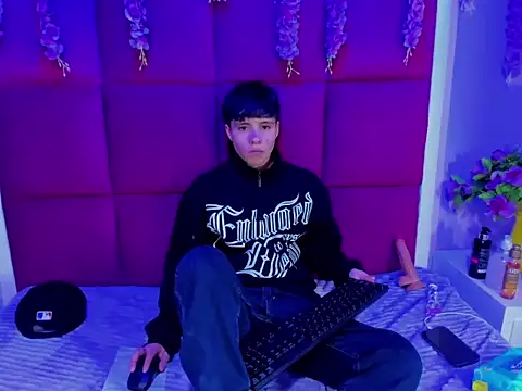 Snapshot of Bruno_Cruzz chatting on 10-04-25, 02:31 Bruno Cruzz online show from 10-04-25, 02:31